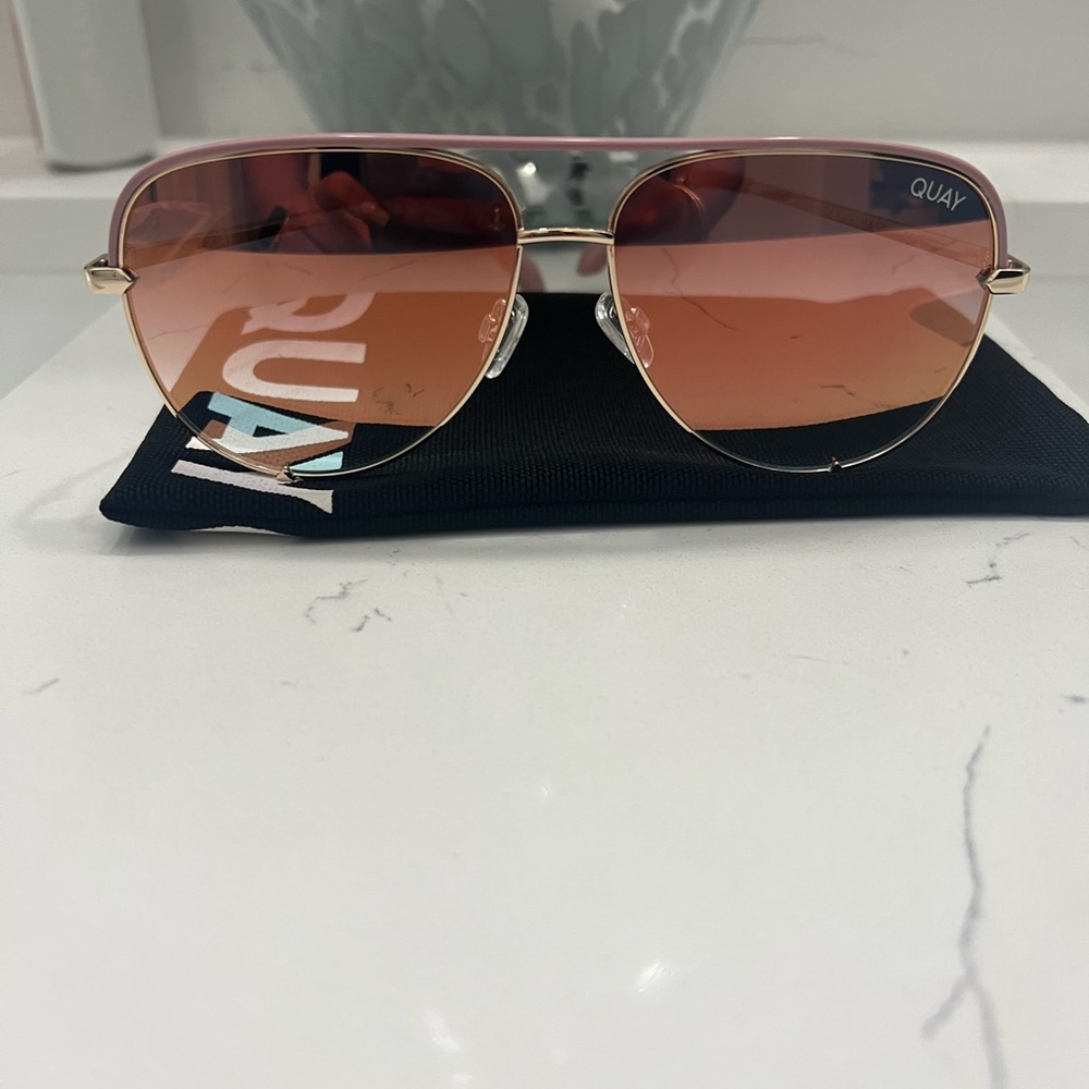 QUAY SUNGLASSES